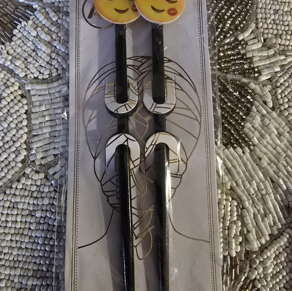 Earrings and hair chopsticks - Picture 3 of 3